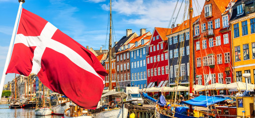 Photo port danois avec drapeau Danemark